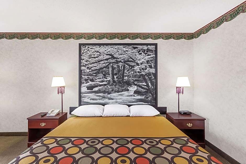 Super 8 by Wyndham Erwin