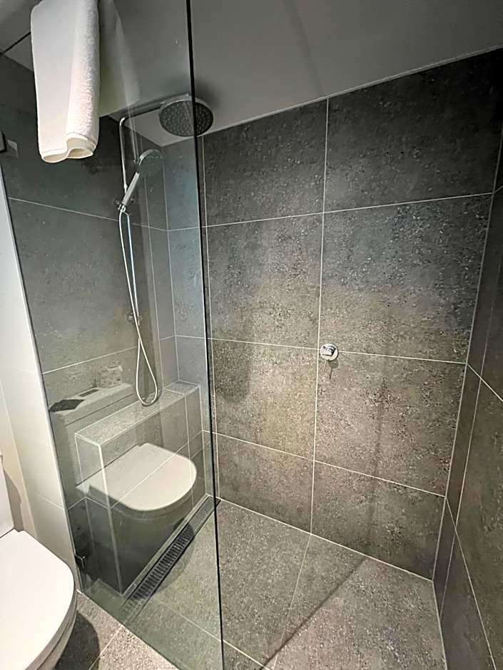 Rydges Gladstone Hotel