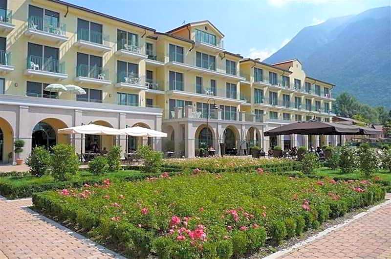 Budget Village Apartments - Porto Letizia