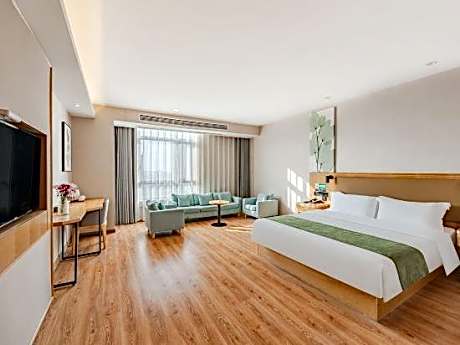 Queen Deluxe Room