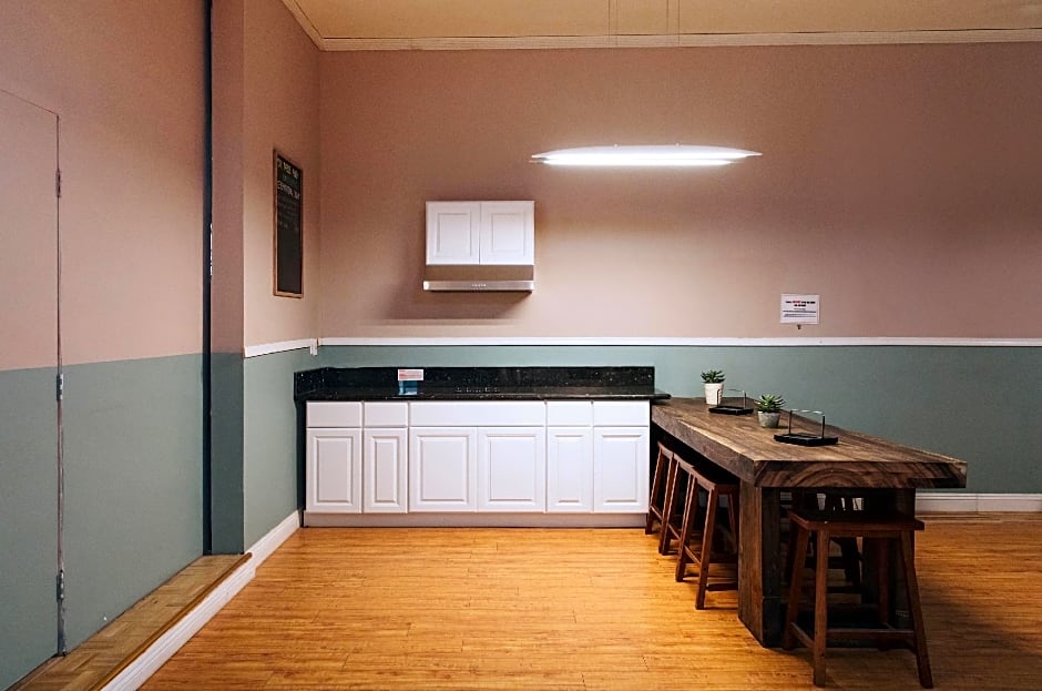 Melrose Hostel
