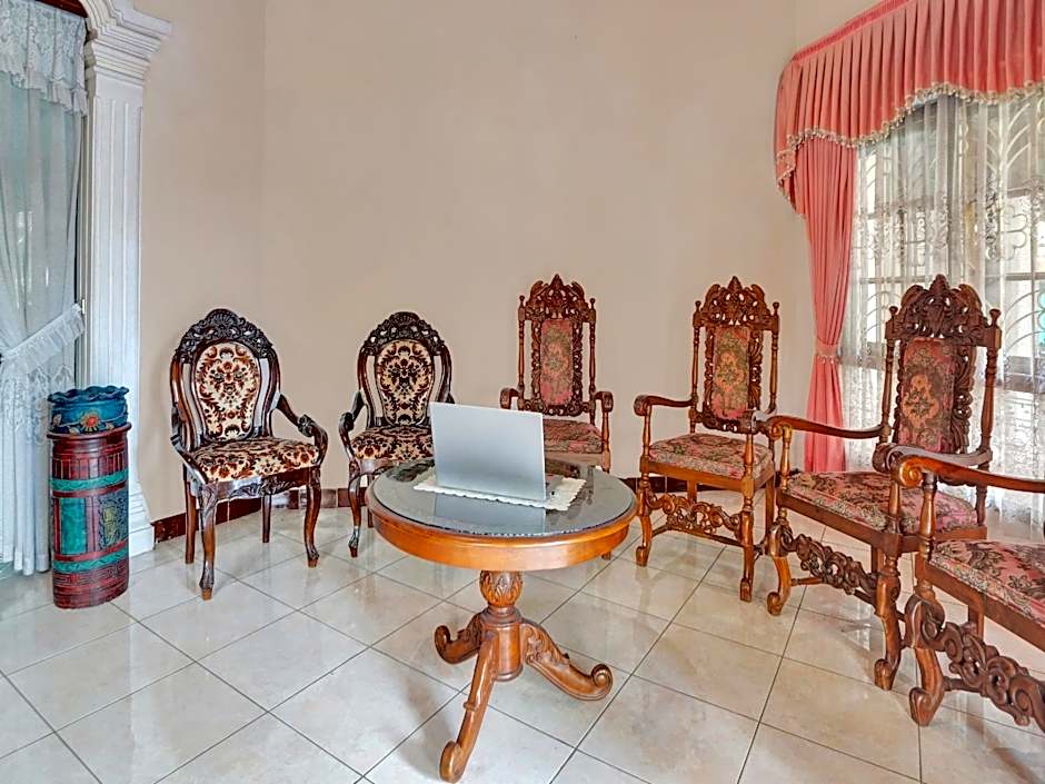 SPOT ON 90539 Taman Borobudur Guest House Syariah