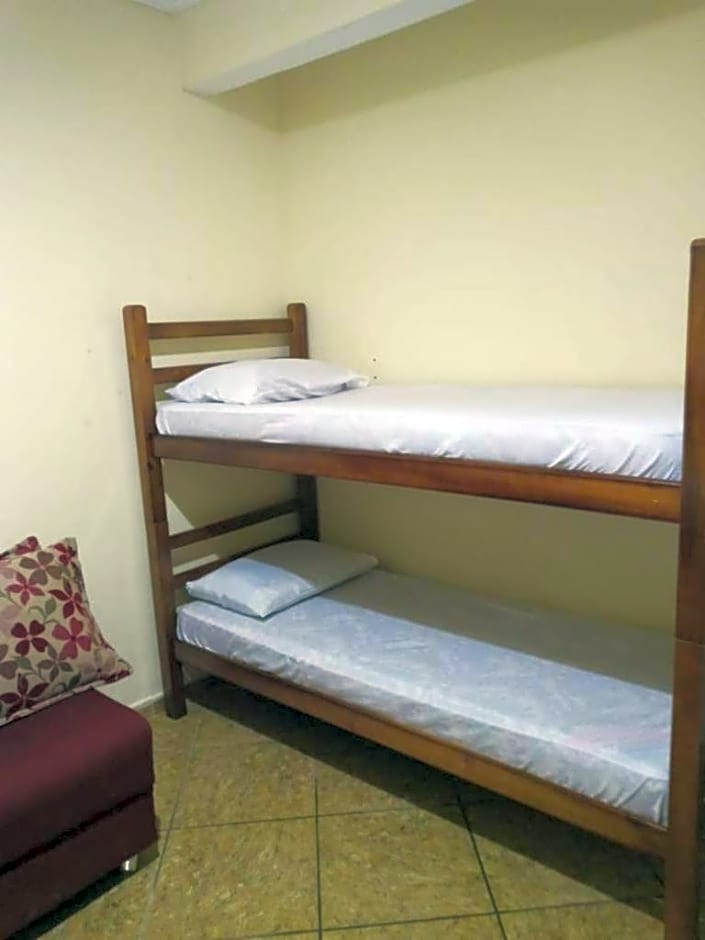 4 suítes privativas