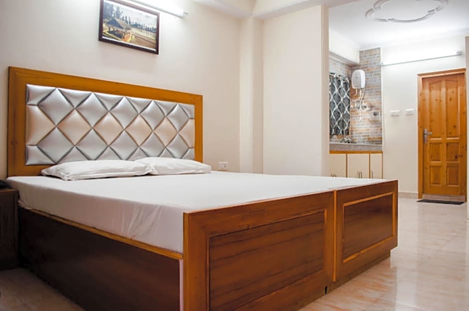 Goroomgo Kalra Regency Shimla Near Mall Road