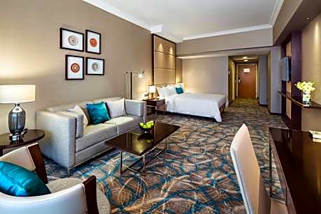 Grand Executive One King Bed with Access and Breakfast in Executive Lounge