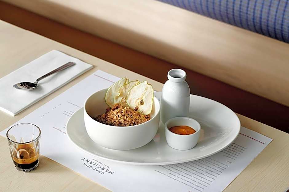 Midnight Hotel, Autograph Collection