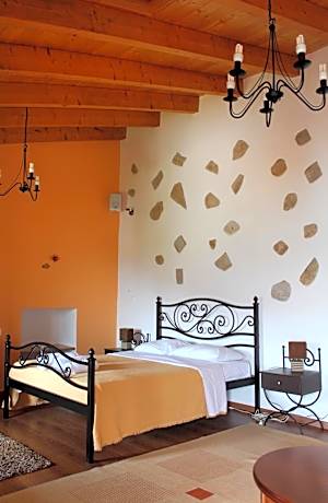 Traditional Studio Terrace