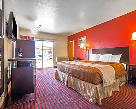 Queen Room - Accessible/Non-Smoking