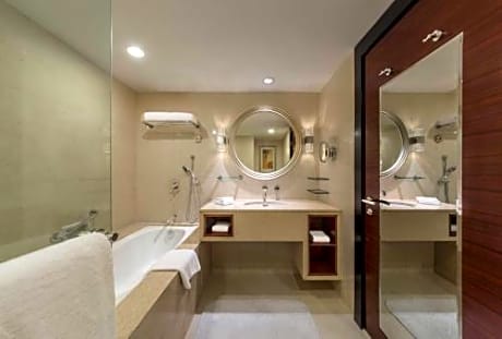 Deluxe King or Twin Room