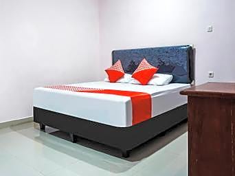 RedDoorz @ Homestay Madu Makassar