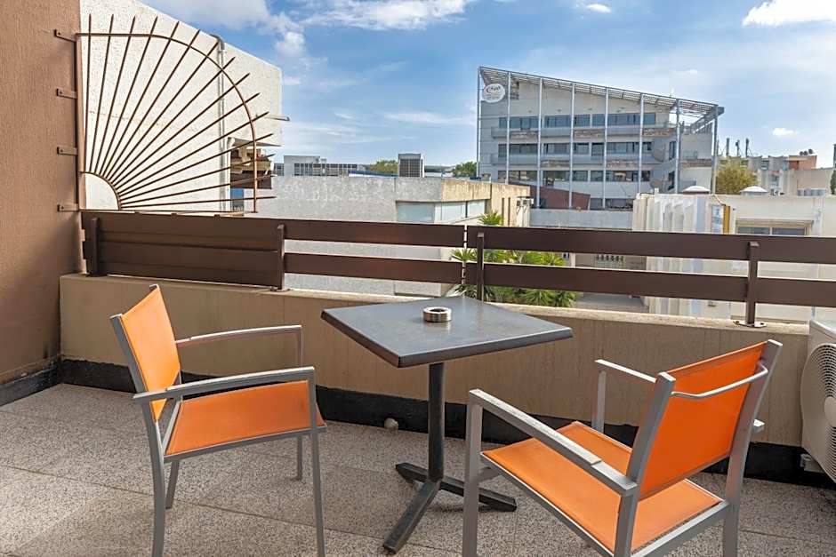 The Originals City, Hotel Galaxie, Nice Aeroport