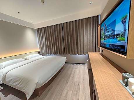 GTR - Guest Room with One 1.8M Bed