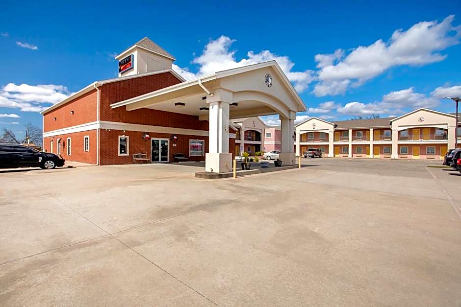 Photo 1 of 71 of OYO Hotel Valley View TX U.S. 77