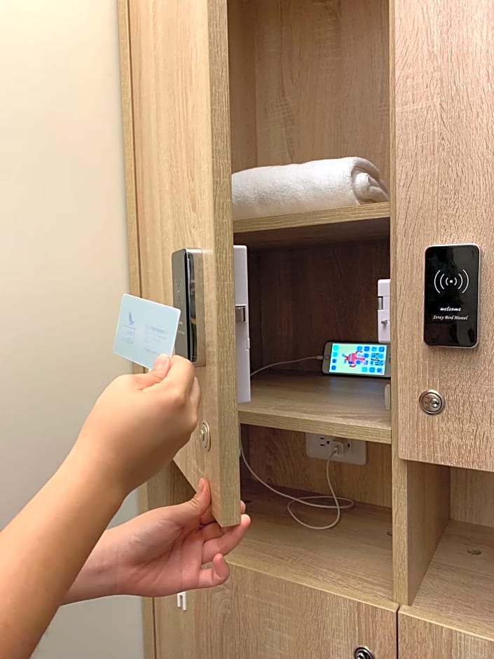 Stray Birds Taichung Hostel