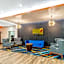 La Quinta Inn & Suites by Wyndham Oklahoma City Airport