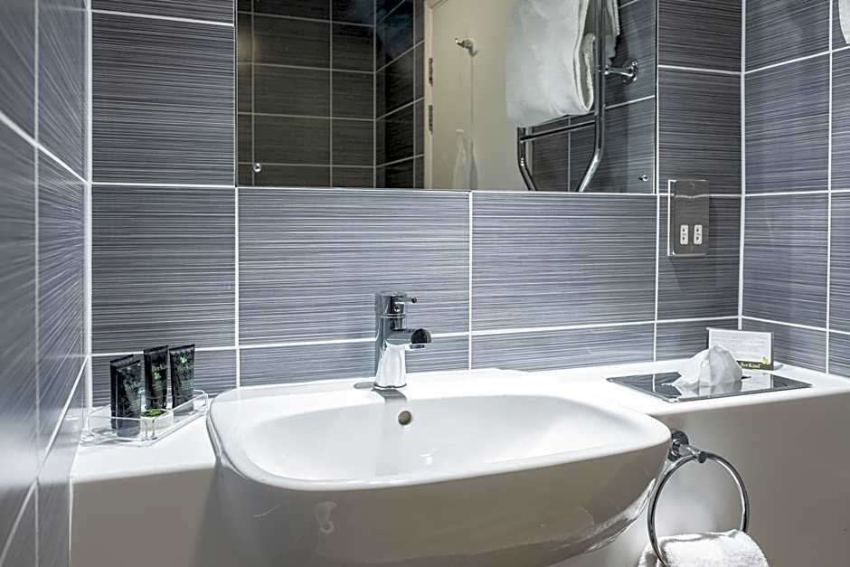 Burleigh Court Hotel and Leisure