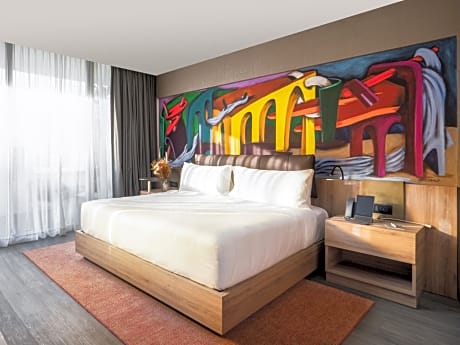 Superior Skyline King Room