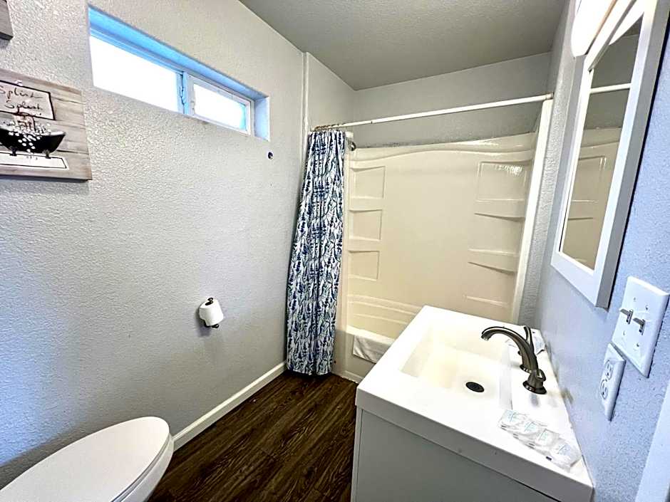 Royal Gateway Motel by OYO