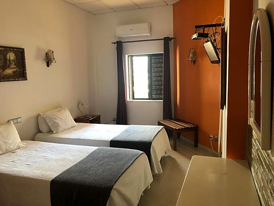 Apartamentos e Quartos Atalaia