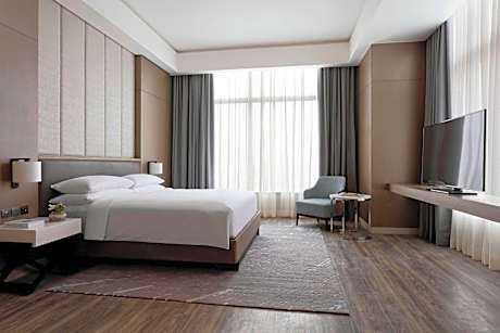 Presidential Suite, M Club lounge access, 1 Bedroom Presidential Suite, 1 King, Golf view