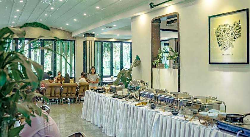 Rainforest Hotel by NSUN