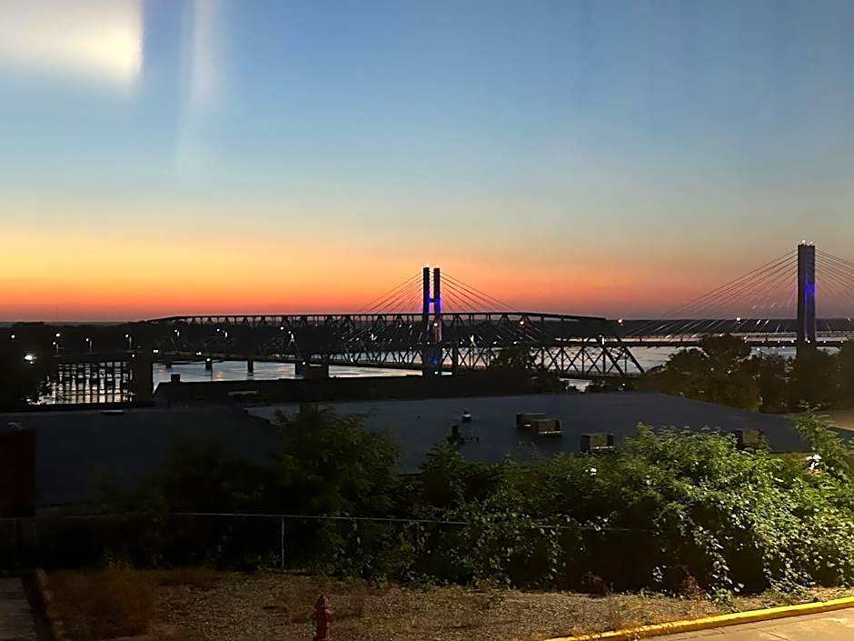 Microtel Inn & Suites by Wyndham Quincy Downtown/River Area
