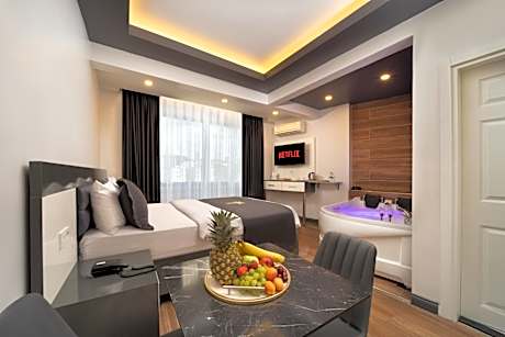 King Suite with Spa Bath