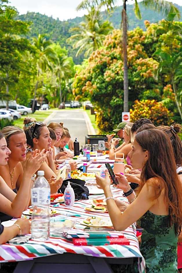 Nomads Airlie Beach Hotel