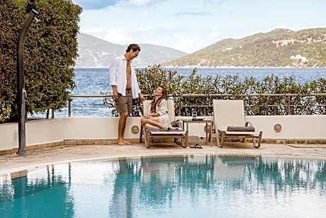 Meliti Waterfront Suites