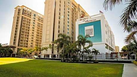 Hotel Aarunya Royale