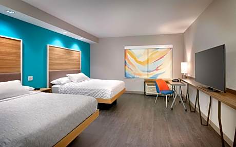 Queen Room with Two Queen Beds - Hearing Access