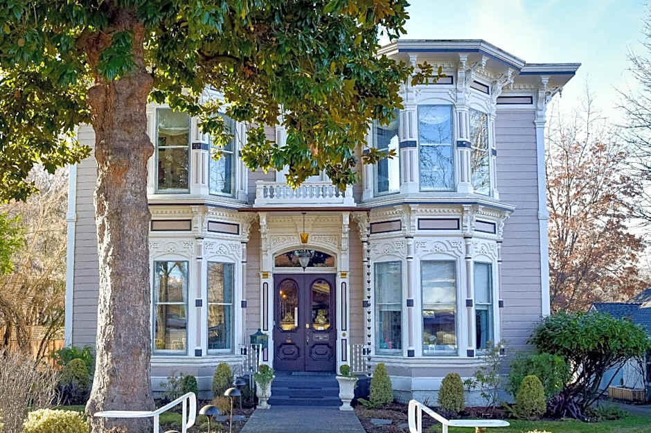 McCall House Boutique Hotel