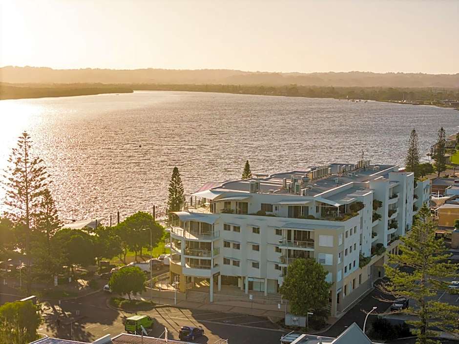 Riverside Apartments & Hotel