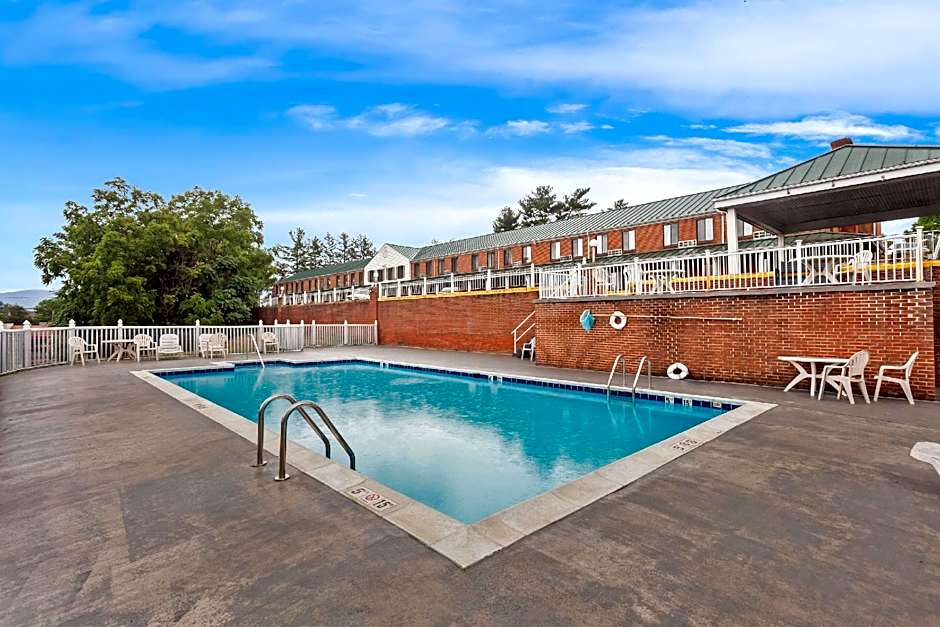 Econo Lodge Waynesboro - Skyline Drive