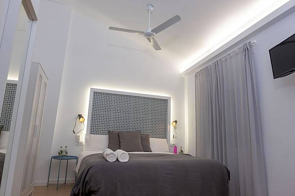 GOMEZ ROOMS
