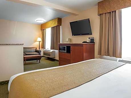1 Queen Bed Nonsmoking Accessible