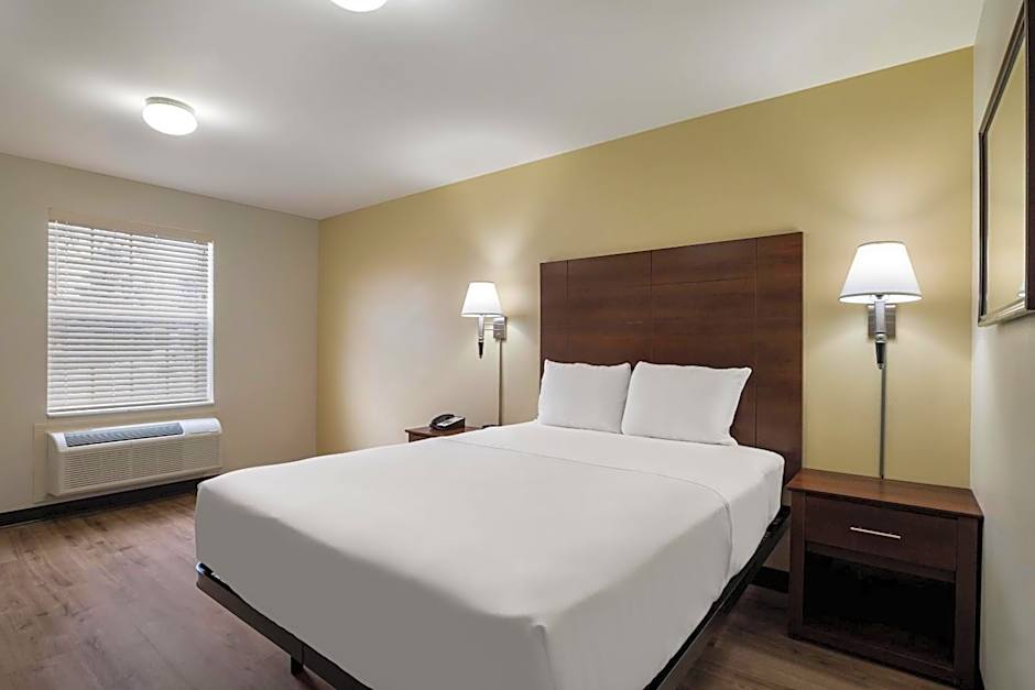 Suburban Studios Denver Central-Arvada