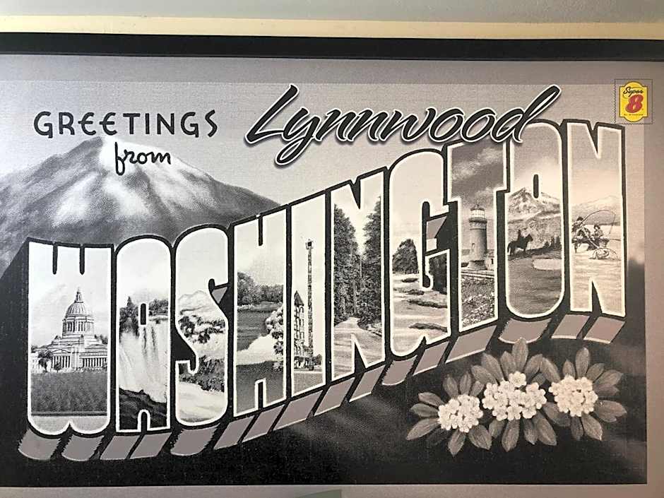 Super 8 by Wyndham Lynnwood