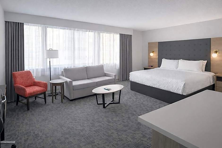 Photo 1 of 3 of Executive 1 King Bed