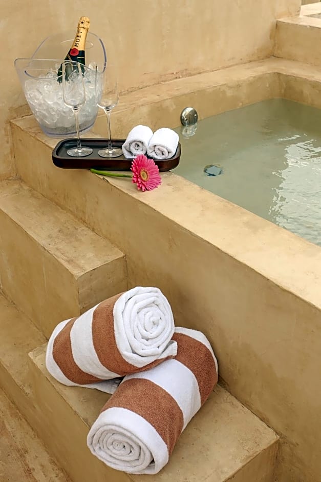 Casona 61 by GuruHotel