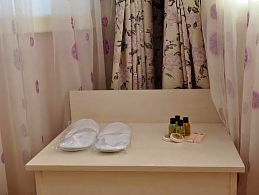 Huxley Hotel and Aparts Old City