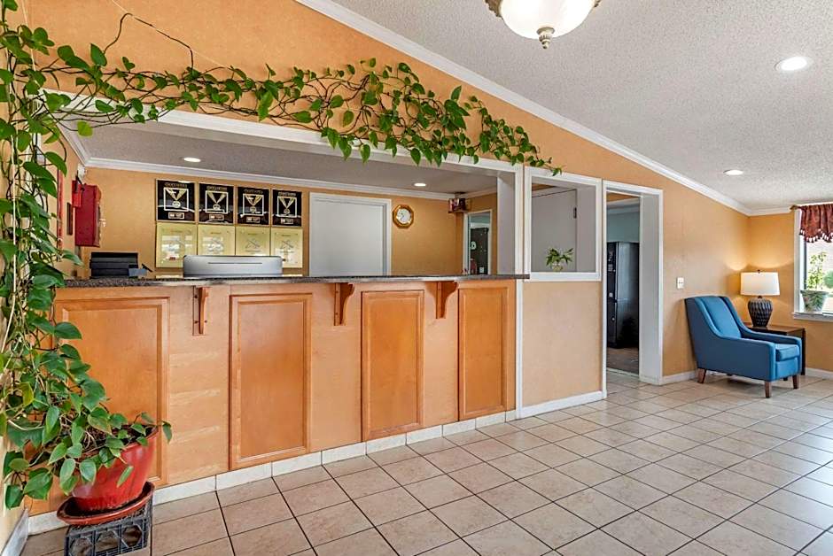 Econo Lodge Oxford near Choccolocco Park