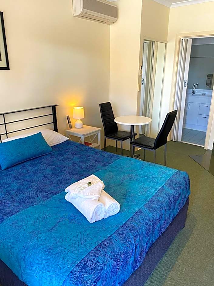 Paddle Steamer Motel