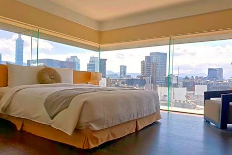 Deluxe Double Room with Full Taipei 101 View