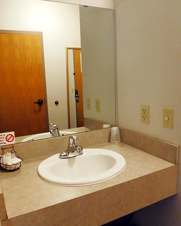 Americas Best Value Inn-Fredonia