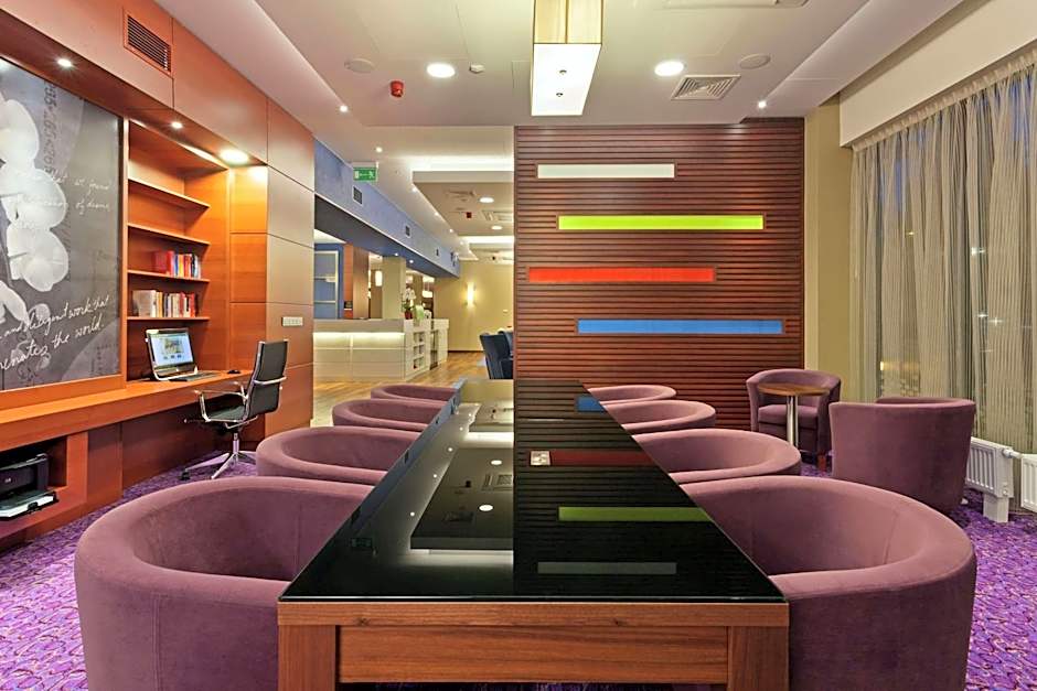 Hampton By Hilton Warsaw Airport