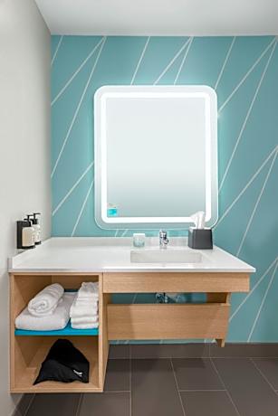 One King Standard Mobility Accessible with Tub