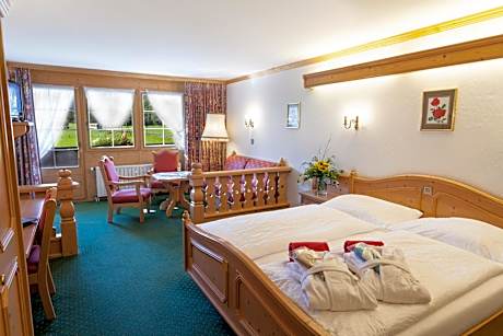 Junior Suite with Balcony & Mountain View