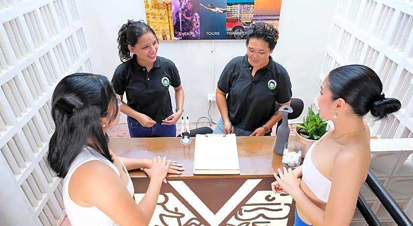 Mad Monkey Dumaguete