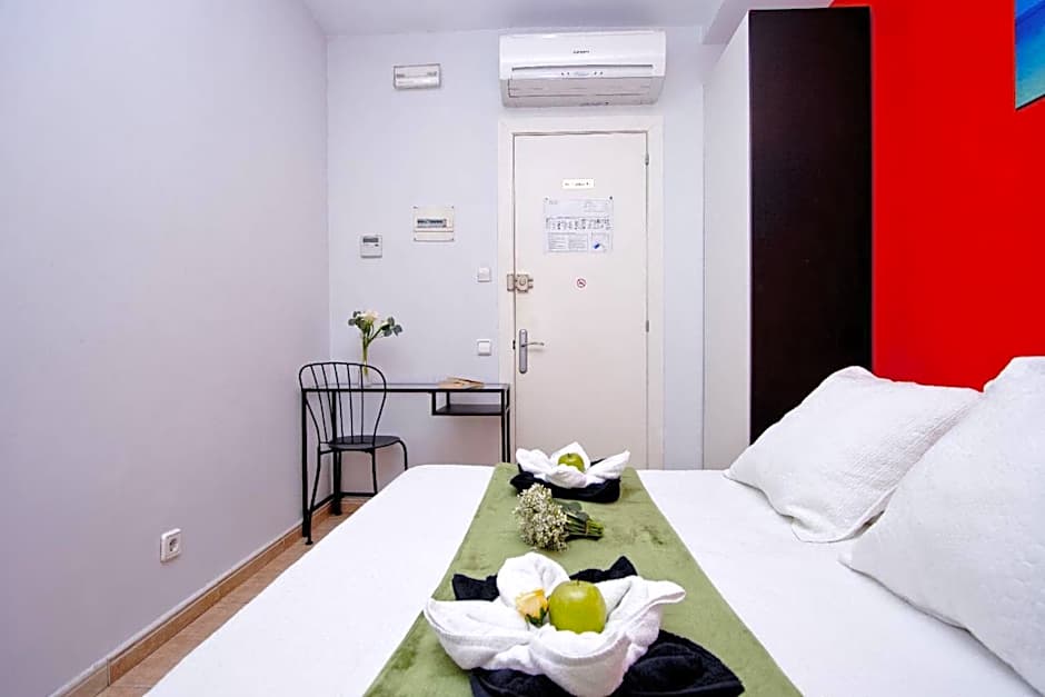 Barcelona City North Hostal